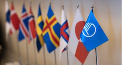 Nordiska flaggor i och Nordiska rådets flagga (bordsflaggor)