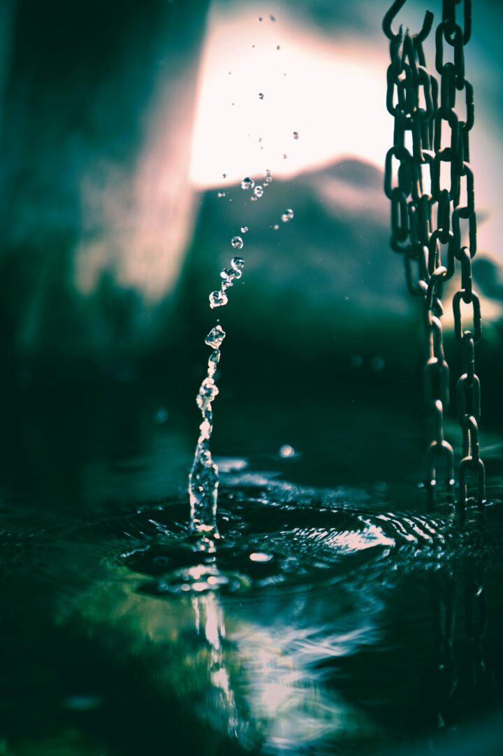 Photo by Mladen Milicevic on Unsplash (https://unsplash.com/photos/gray-metal-chain-on-body-of-water-hykF2exFyA0)