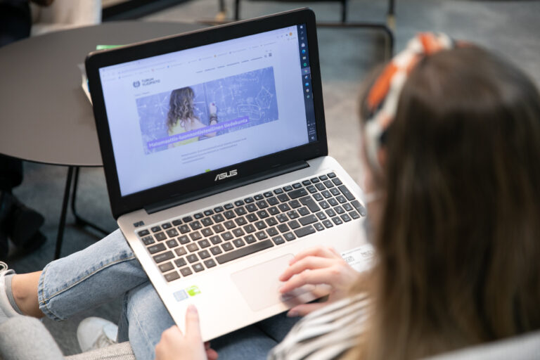 Nearly 700 students expressed interest in the Student Compass study – student perspectives to inform the University’s AI work