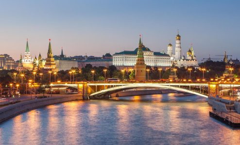 Näkymä joen yli Kremliniin Moskovassa