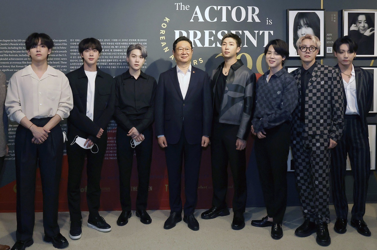 BTS-ryhmän jäsenet vierailivat syksyllä 2021 Korean Cultural Center New Yorkissa.