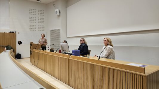 Paneelikeskusteluun osallistuneet henkilöt