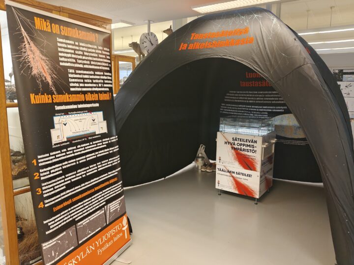 musta telttakatos jonka alla sumukamiolaite