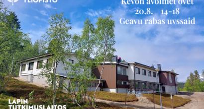 laboratoriorakennus aurinkoisena kesäpäivänä