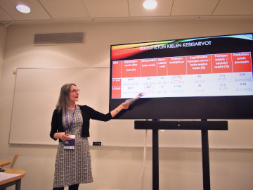 Maarit Mutta giving a presentation about KISUVI at the AFinLA 2023 symposium in Tampere on November 10, 2023