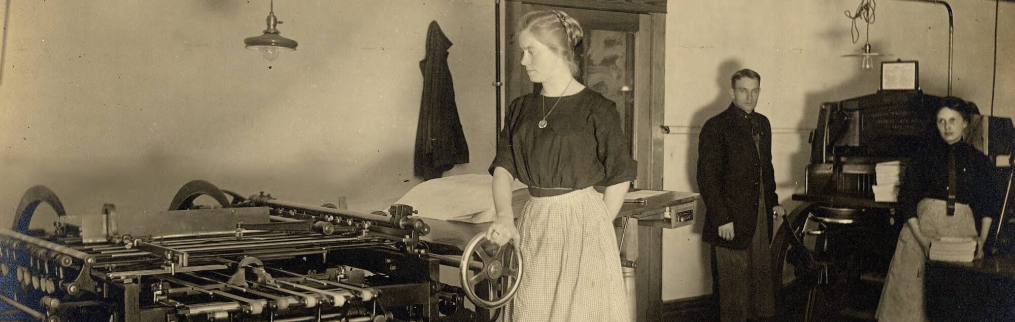 Tyomies, job press unidentified female worker, Hancock, Michigan, ca. 1910.