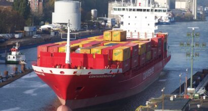 Konttilaiva Kielin kanavassa