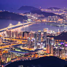 Busan, South Korea at night. Kuva: Canva/Sean Pavone.
