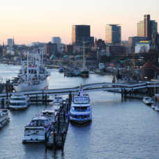 Kuva Hampurista joelta päin. Pict-Frank-Rietch_Hamburg