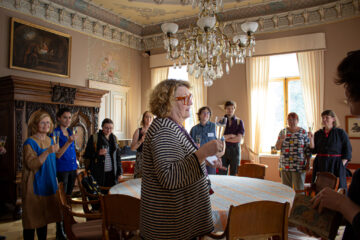 Professor Päivi Salmesvuori giving her thanks to the workshop participants. 
