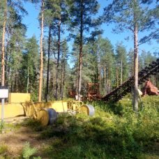 Vanhoja turpeennostokoneita turvemuseolla.