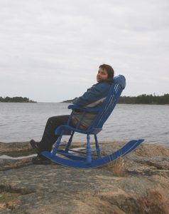 Tutkija rantautuu luodolle