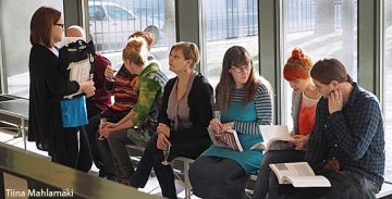 Oppikirja kulttuurien tutkimuksen identiteetin työstämisen välineenä