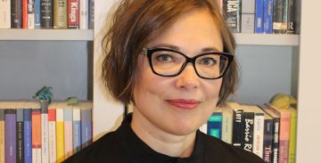 Poimujen silittämistä ja aaltojen pärskeitä