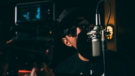 Rapmuusikko studiossa