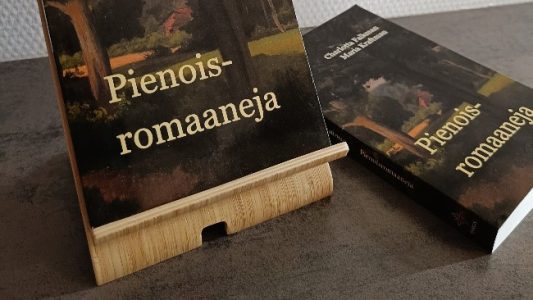 Pienoisromaaneja -kirjan kansikuva.