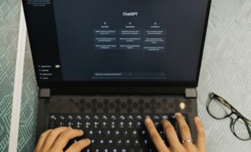 Tekoälyn vaikutus kirjoittamiseen – tasapainoilua uhkien ja mahdollisuuksien välillä