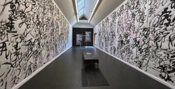 Yli konventioiden ja kulttuurirajojen – Laotse, Hawking ja Wang Dongling kohtasivat kaaoskalligrafiassa