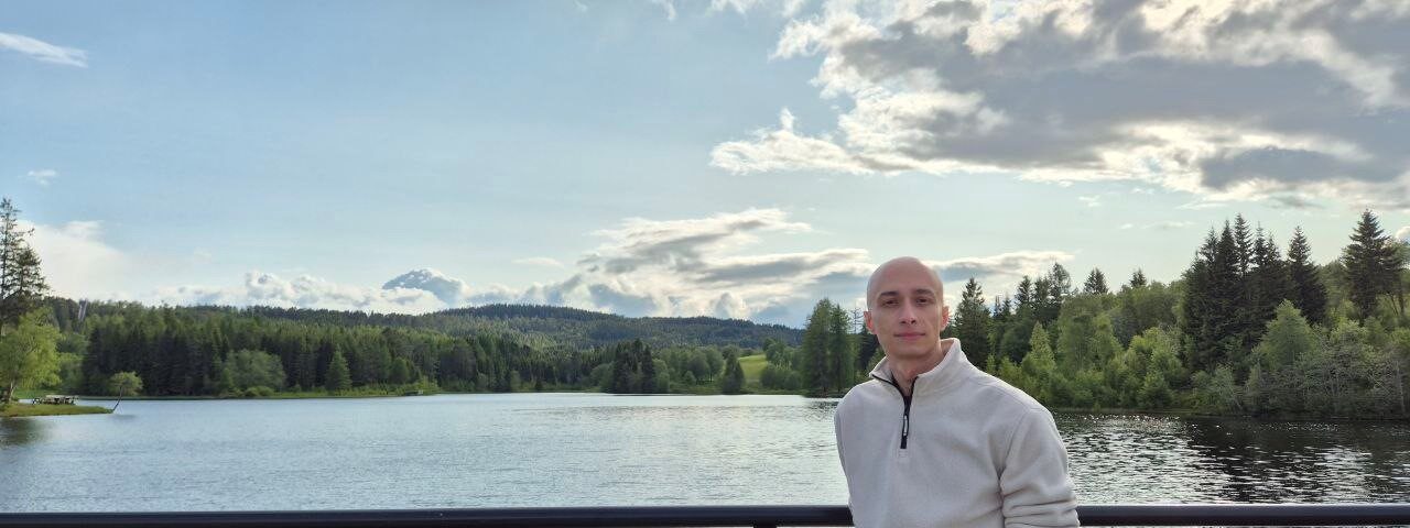 Picture of Mahdi in front of a lake