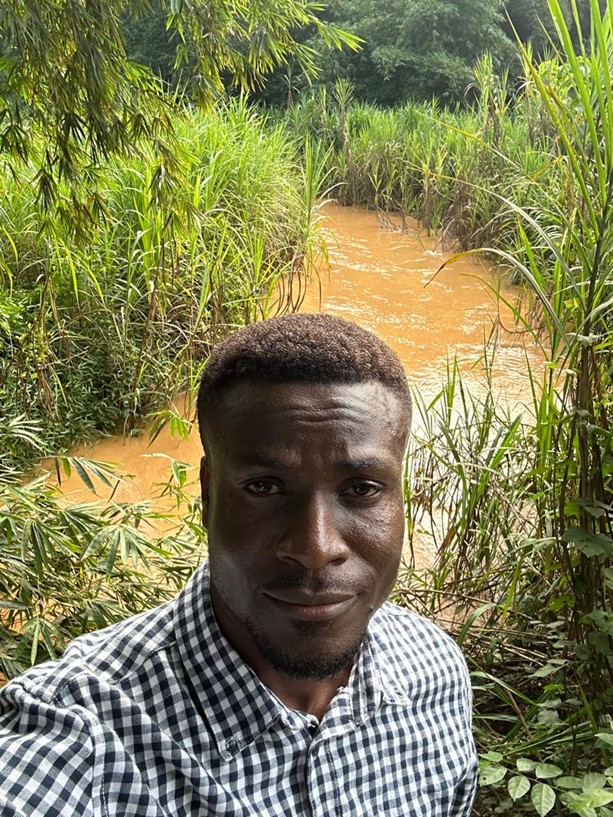 Picture taken during fieldwork at the bank of a stream affected by artisanal mining.