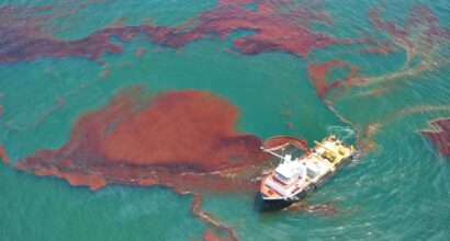 Oil skimming after the Deepwater Horizon oil spill in 2010 (Credit: NOAA)