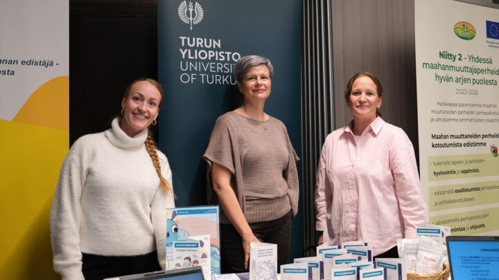 Voimaperheiden näyttelypiste.
